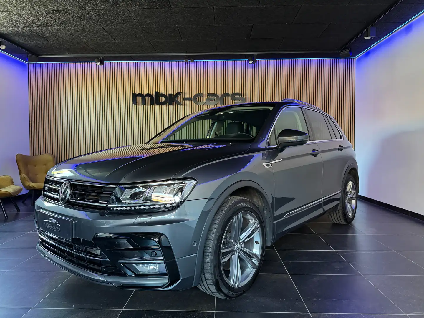 Volkswagen Tiguan 2,0Tdi Highline 4Motion *R-LINE, AHK, STANDH.** Grau - 2