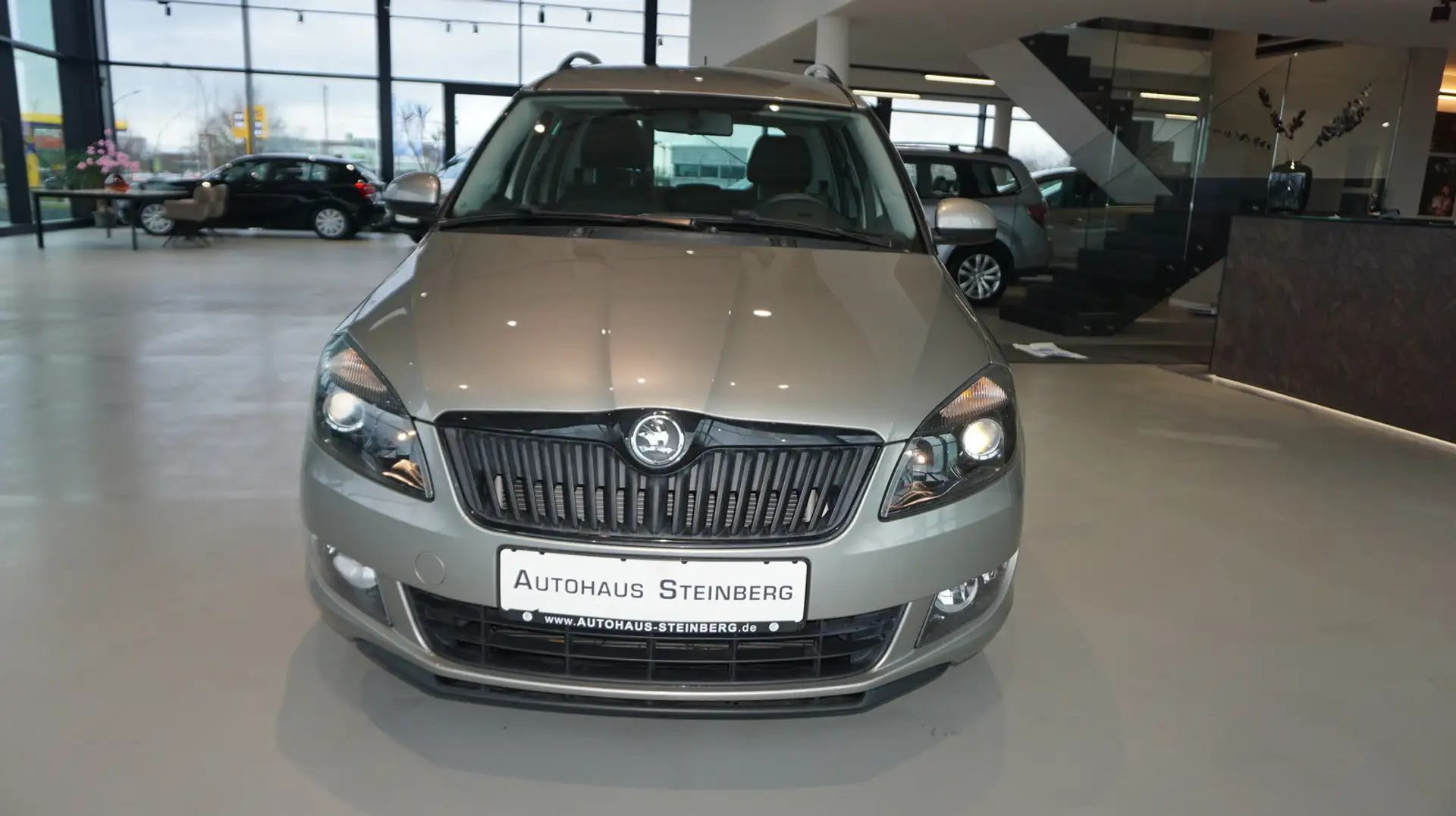 Skoda Roomster AUTOMATIK+SITZHEIZUNG+ALU+KLIMAAUTOMATI Grau - 2