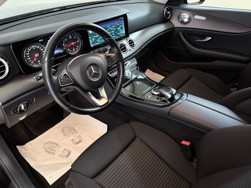 Mercedes-Benz E 220 d*E63 AMG*LED*R-KAMERA* — photo 12