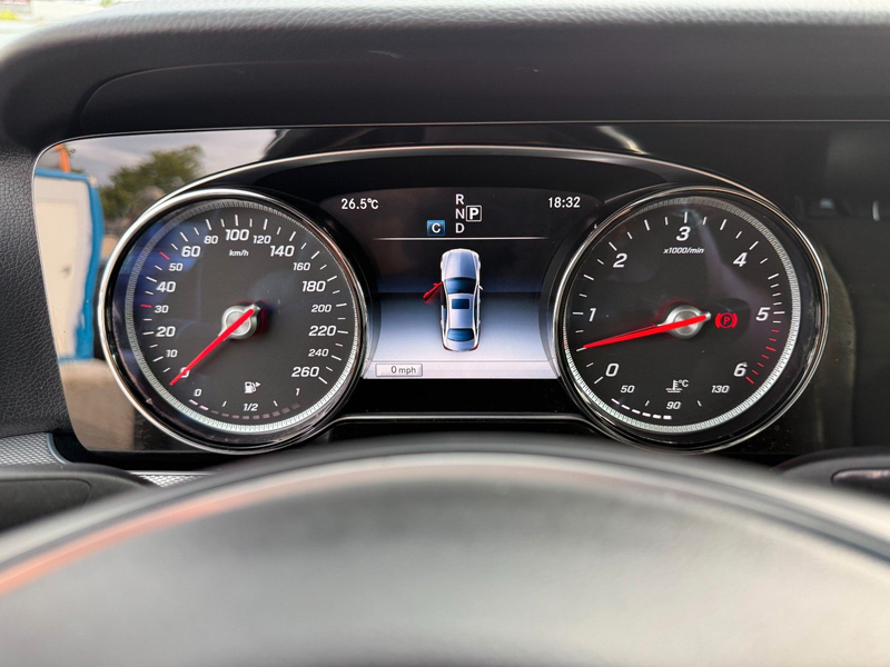 Mercedes-Benz E 350 d AMG - LINE  / AUTOMATIK / 360 KAMERA / — photo 14