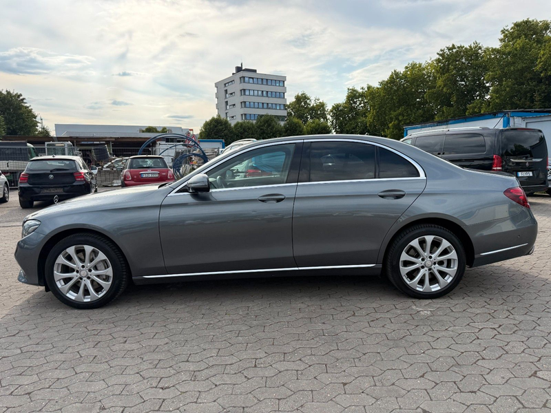 Mercedes-Benz E 350 d AMG - LINE  / AUTOMATIK / 360 KAMERA / — photo 6