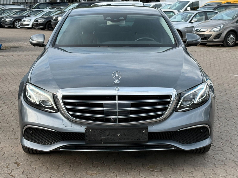 Mercedes-Benz E 350 d AMG - LINE  / AUTOMATIK / 360 KAMERA / — photo 8