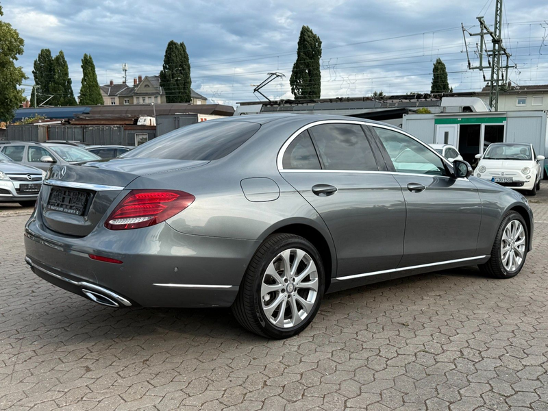 Mercedes-Benz E 350 d AMG - LINE  / AUTOMATIK / 360 KAMERA / — photo 4