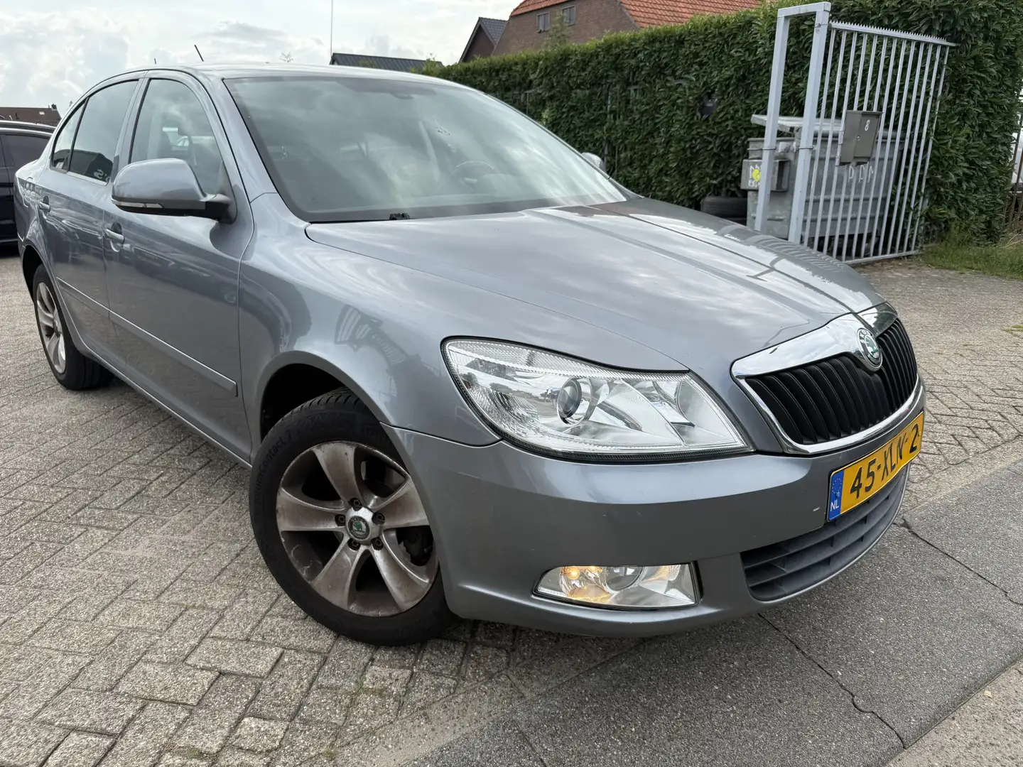 Skoda Octavia TSI Elegance CLIMA Gris - 1