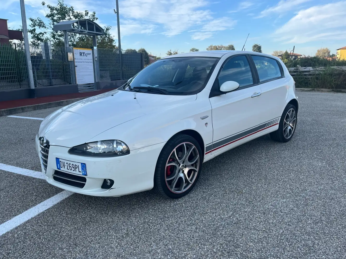 Alfa Romeo 147 147 1.9 JTDm (170) 5p. Ducati Corse Weiß - 1