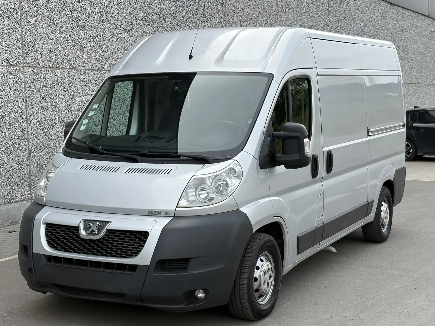 Peugeot Boxer 3.0 HDi L2H2 2014 Faible Km  Caméra Ct ok Gris - 1