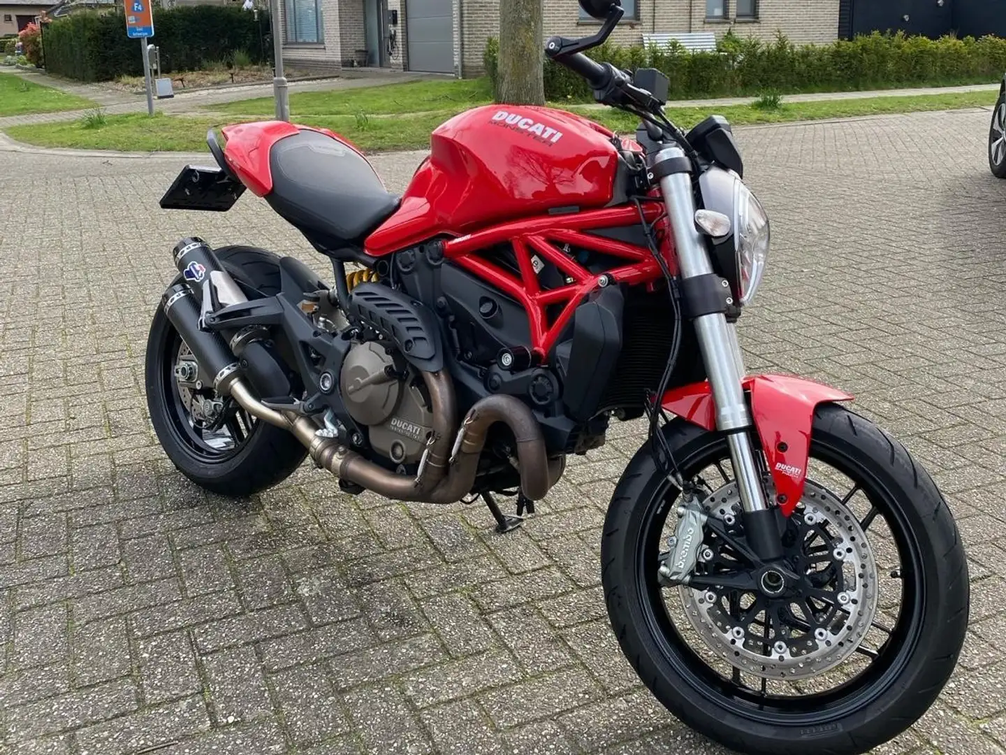 Ducati Monster 821 Rouge - 1