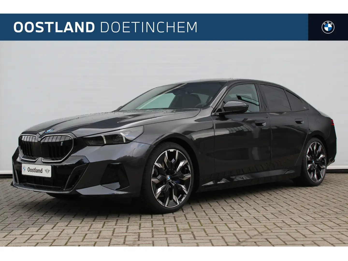 BMW i5 eDrive40 M Sport / Panoramadak / Trekhaak / Bowers Grijs - 1