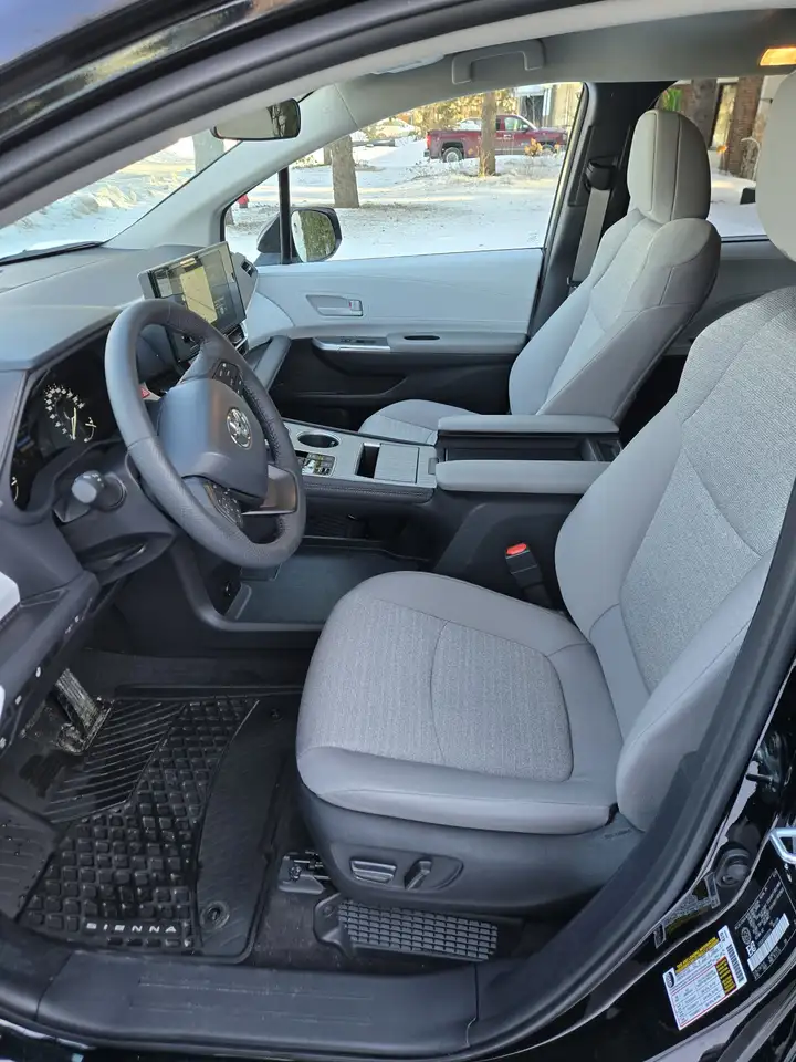 Toyota Sienna снимка Toyota Sienna