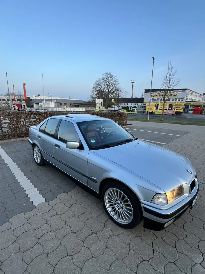 BMW 320 E36 Sport Edition TÜV Neu!!! Grau - 1