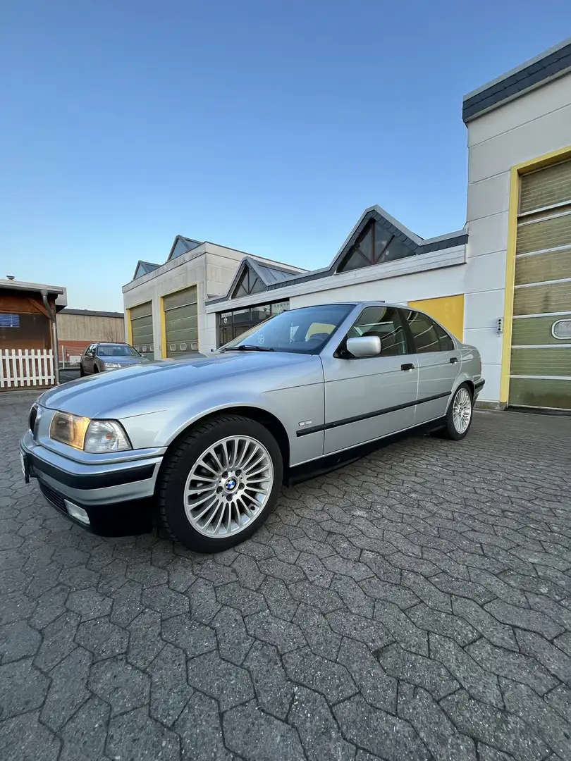 BMW 320 E36 Sport Edition TÜV Neu!!! Grau - 2