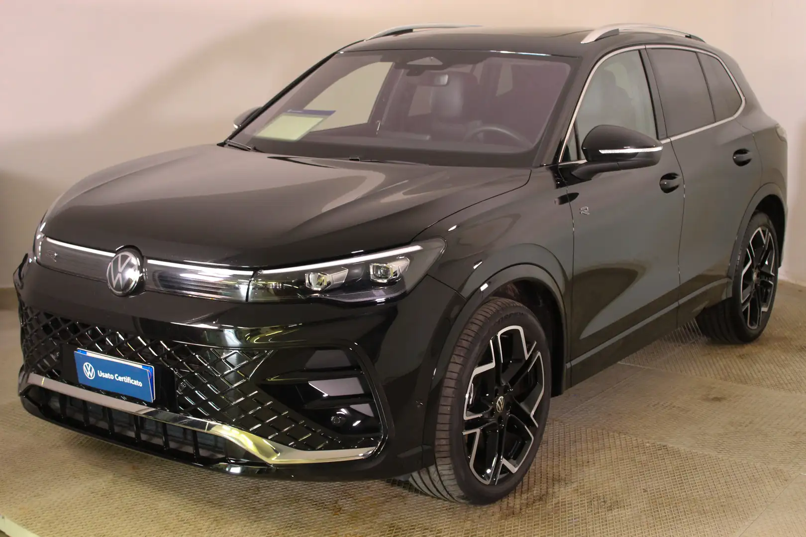Volkswagen Tiguan Tiguan III 2024 1.5 etsi R-Line Plus 150cv dsg Schwarz - 1