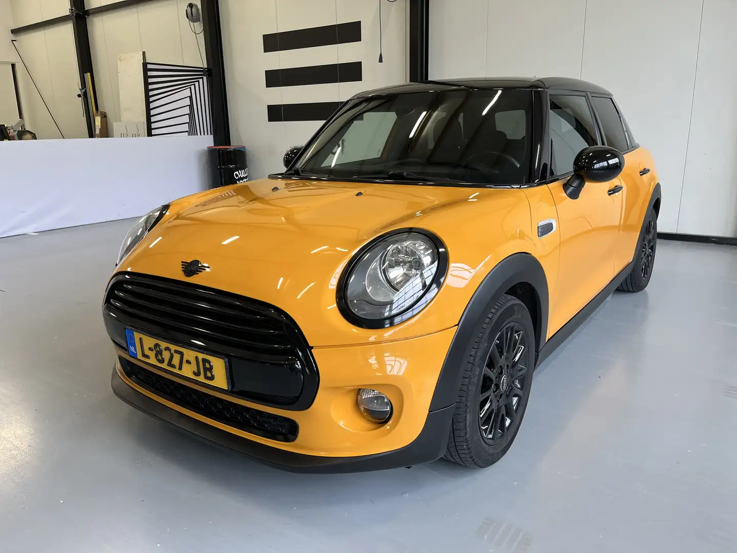 MINI Cooper 5 deurs > 136pk Oranje - 2