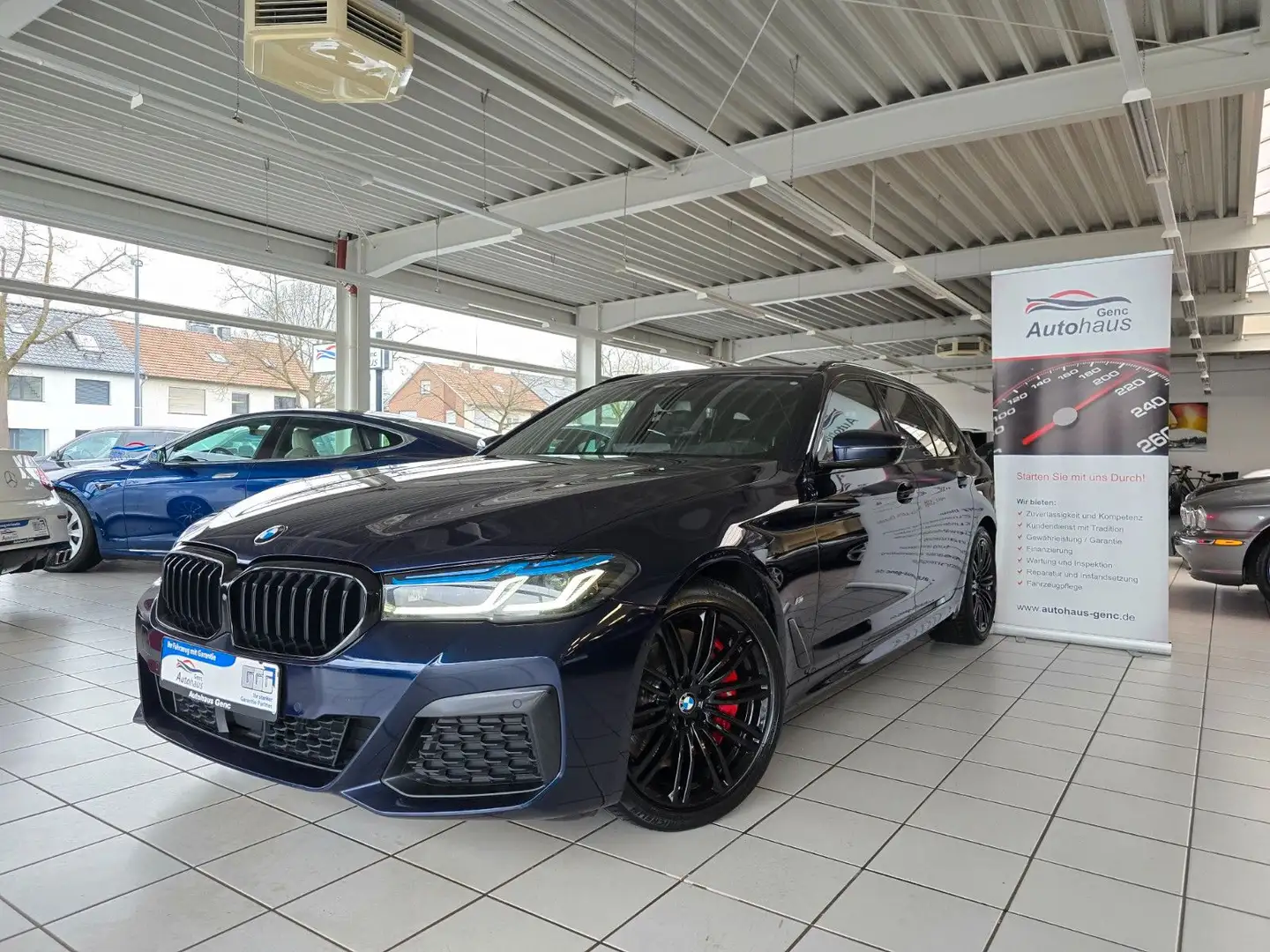 BMW 530 d Touring xDrive M Sport Edition HUD Laser Blau - 1