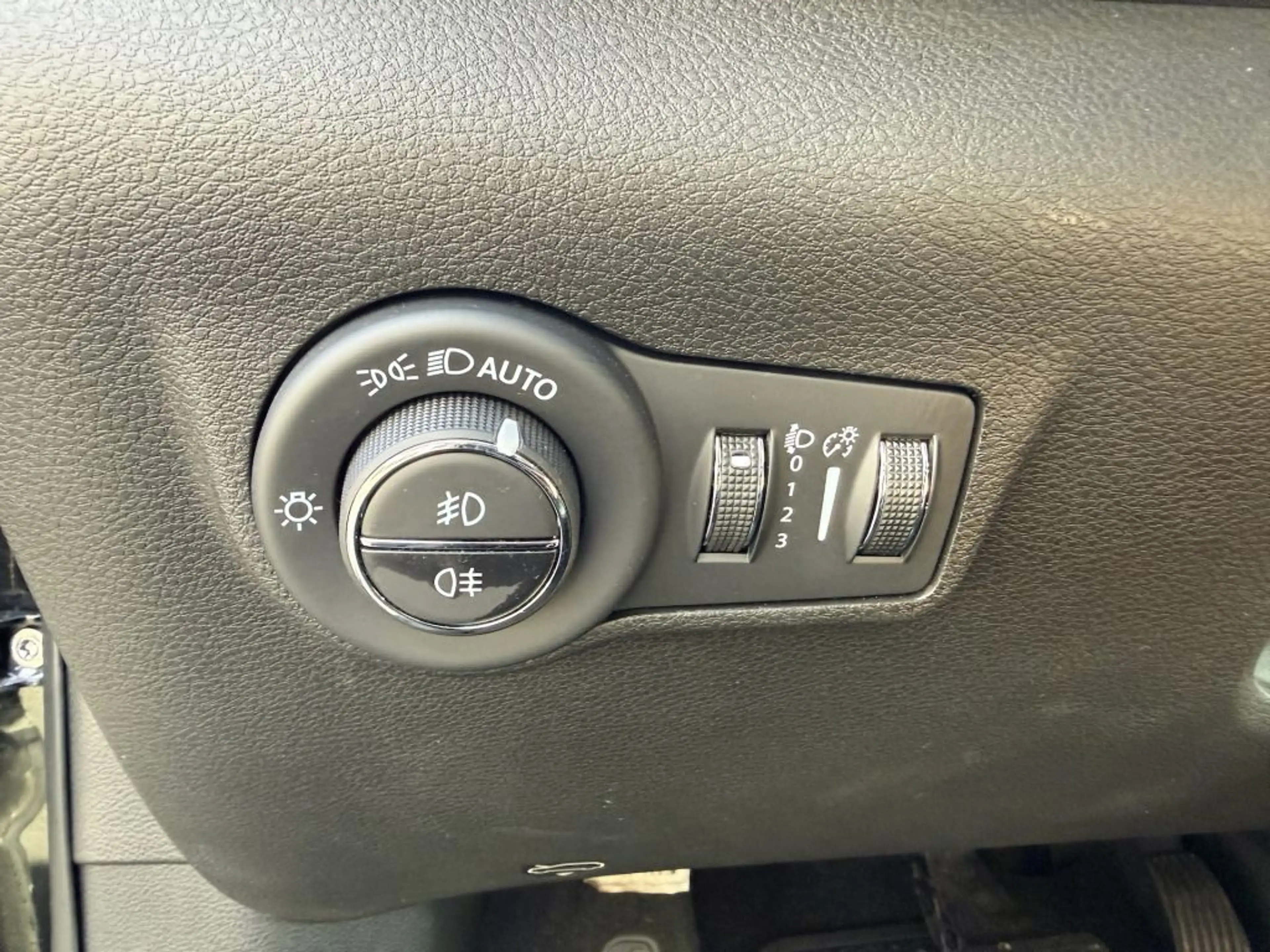 Jeep Compass 1.5 GSE T4 48V e-Hybrid Automatik Altitude — photo 16