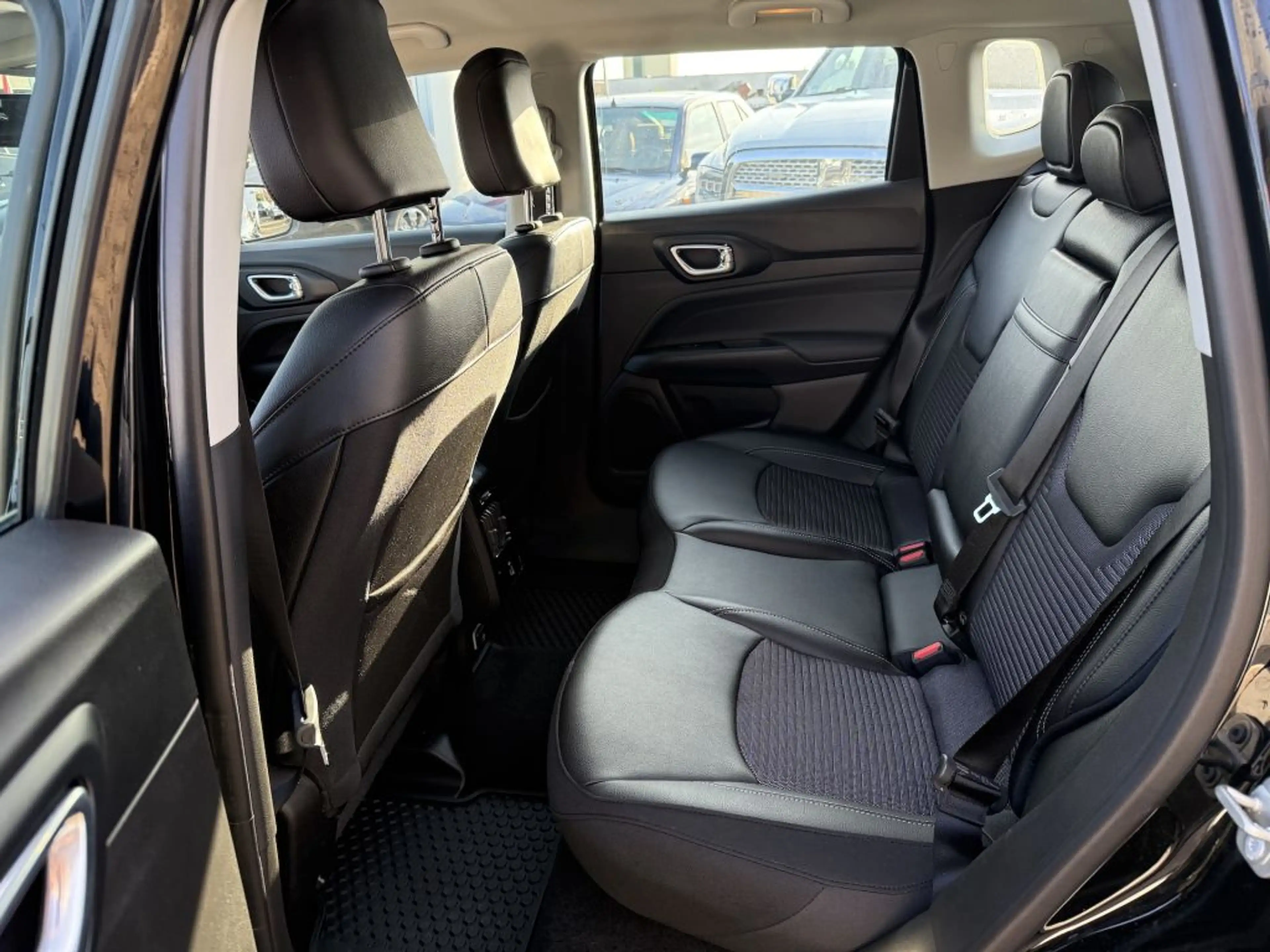 Jeep Compass 1.5 GSE T4 48V e-Hybrid Automatik Altitude — photo 13