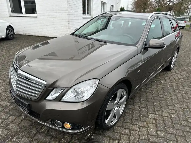 Mercedes-Benz E 300 / 350 CDI T BE ELEGANCE Navi AHK Leder