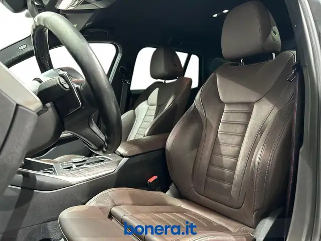 BMW 3 Series view 14