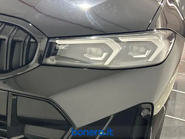 BMW 3 Series view 10