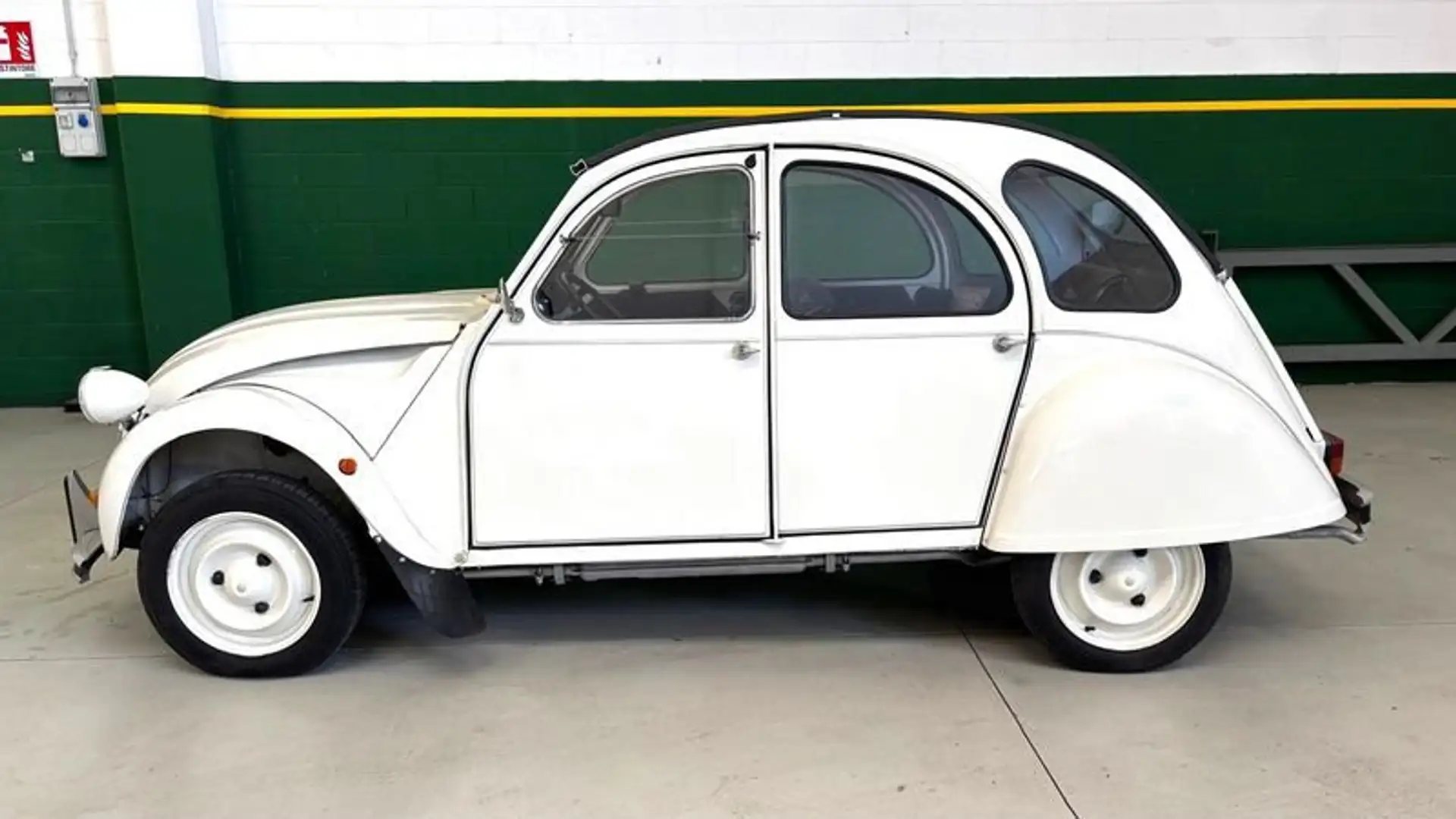 Citroen 2CV 6 Special Bianco - 2