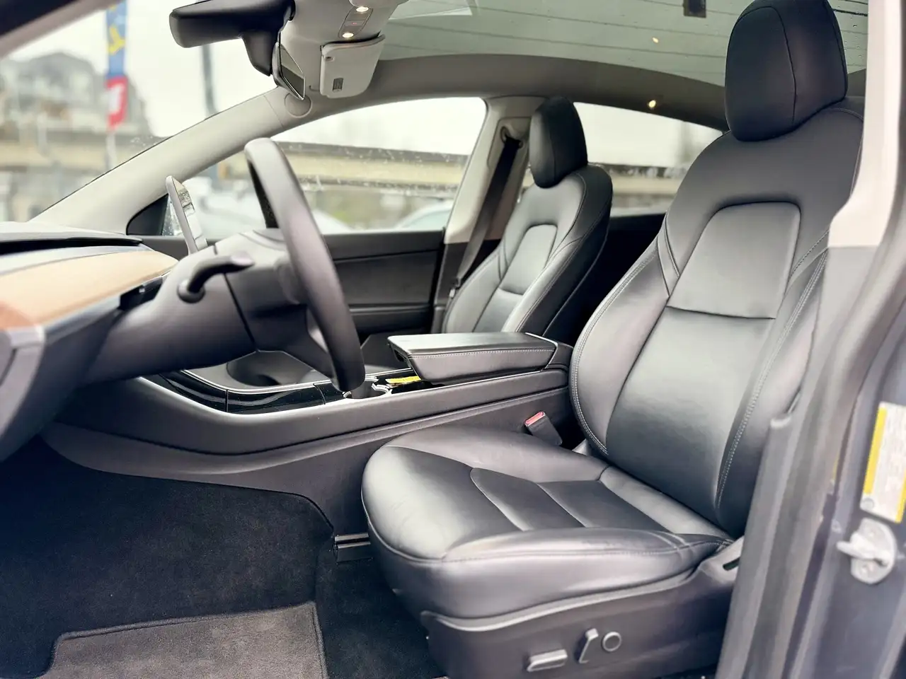 Tesla Model Y снимка Tesla Model Y