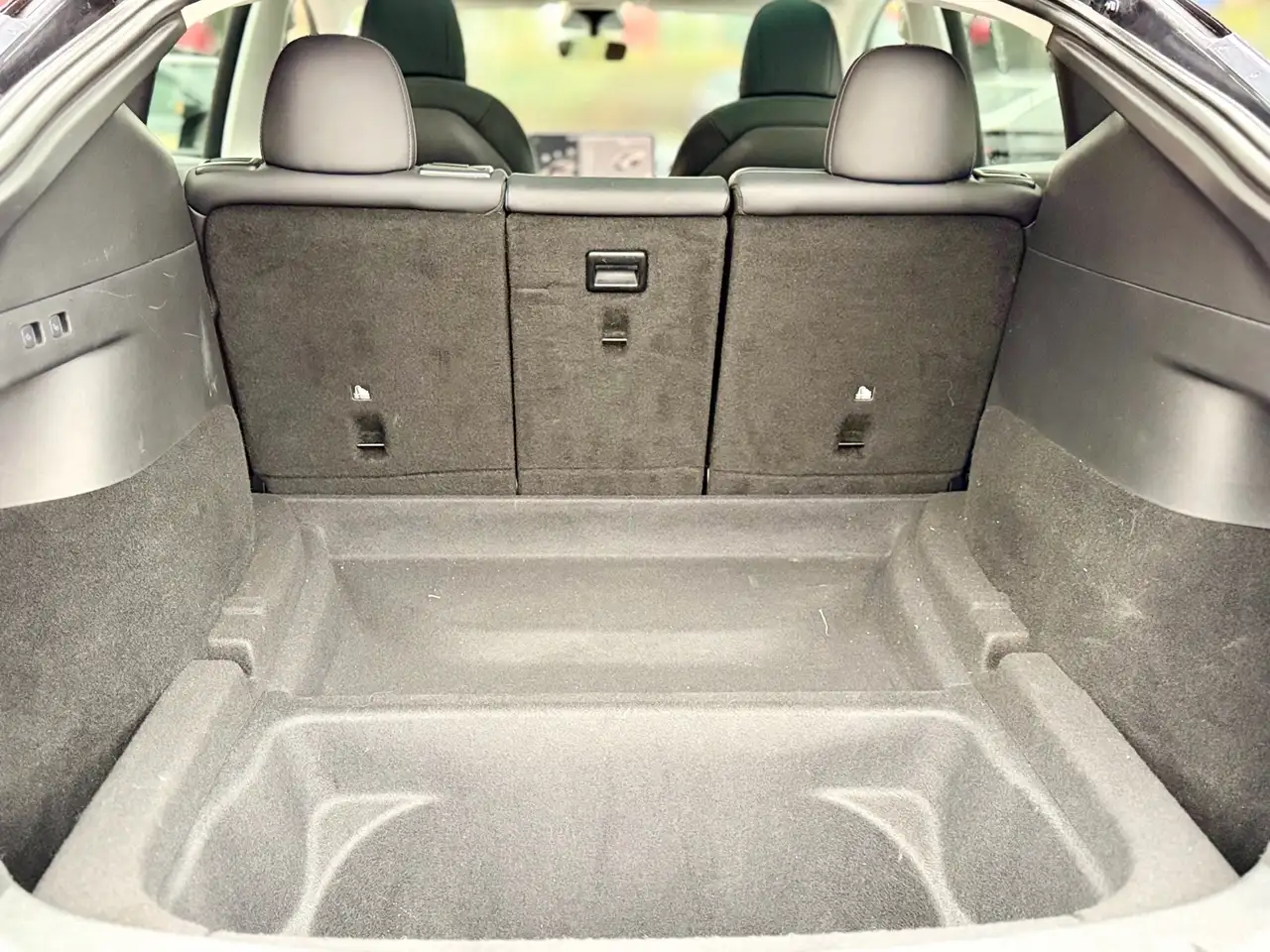 Tesla Model Y снимка Tesla Model Y