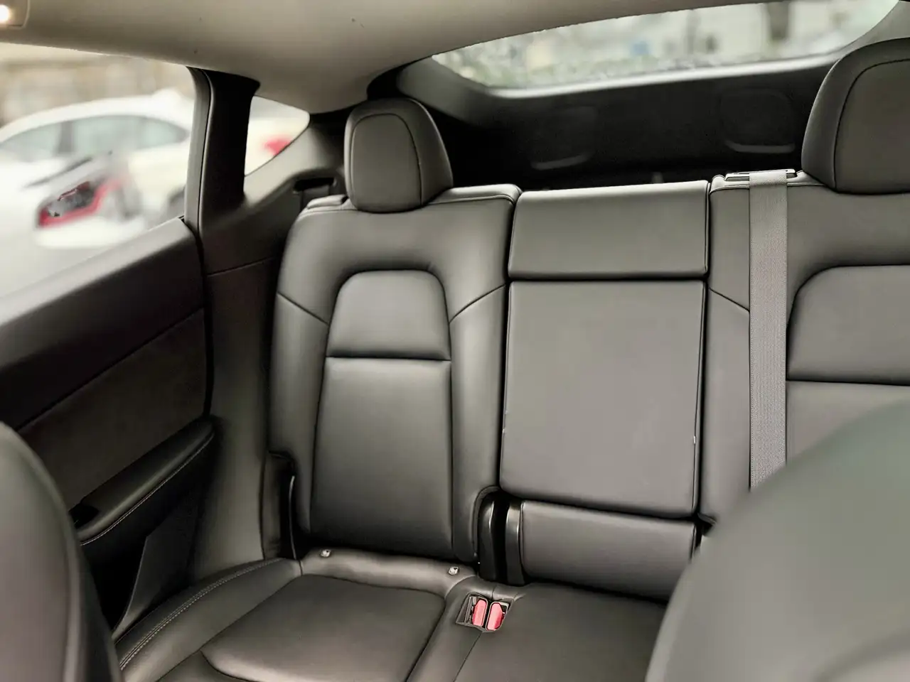 Tesla Model Y снимка Tesla Model Y