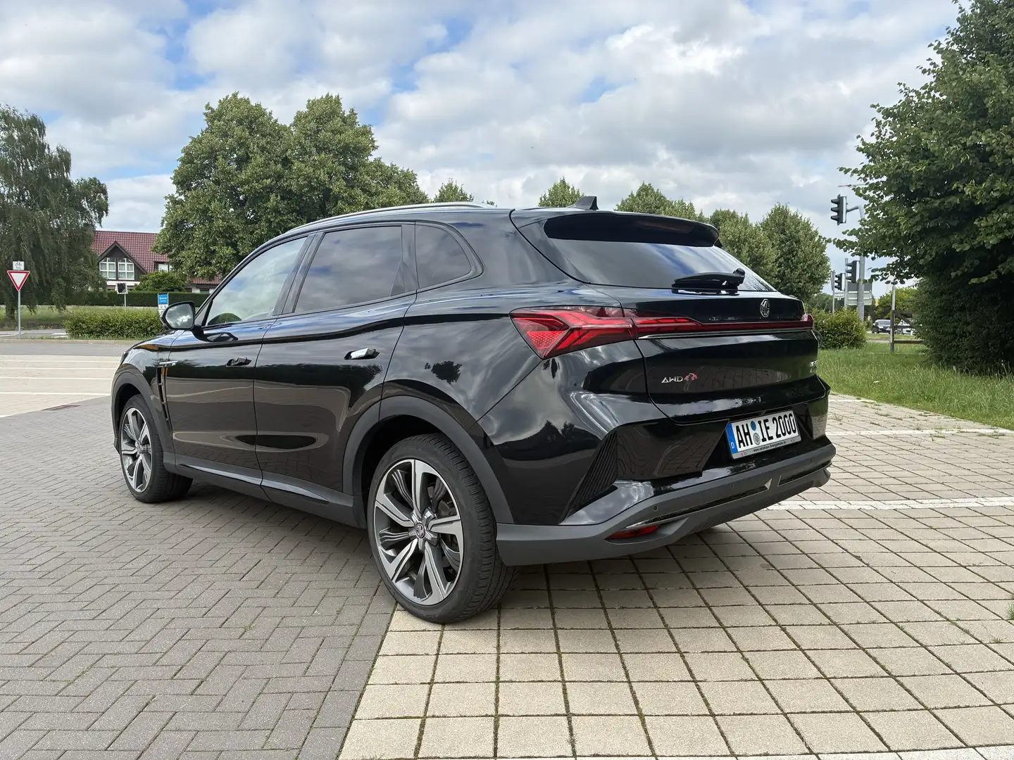 MG Marvel R Performance Schwarz - 2