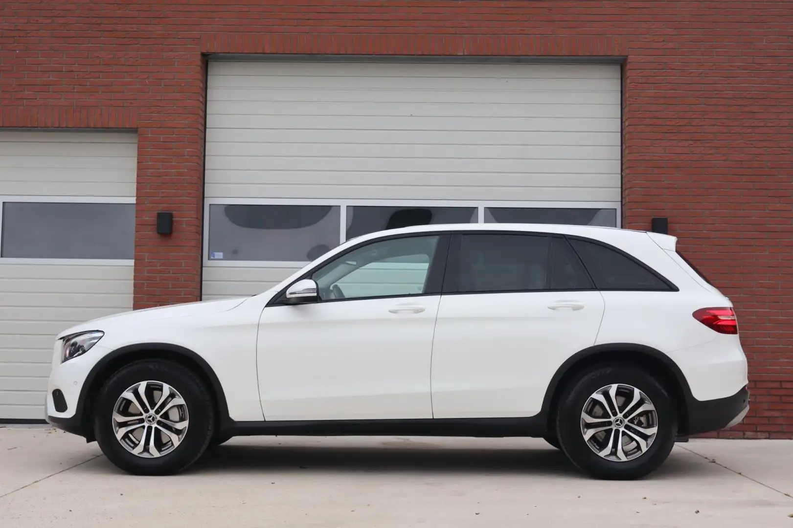 Mercedes-Benz GLC 250 211pk 4MATIC Business - Trekhaak - LED - Stoelverw Weiß - 2