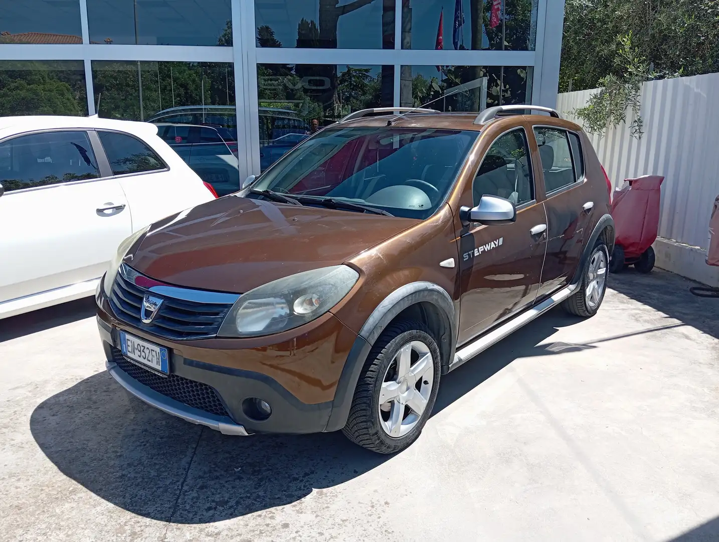 Dacia Sandero 1.6 8v Stepway Gpl 85cv Коричневый - 1