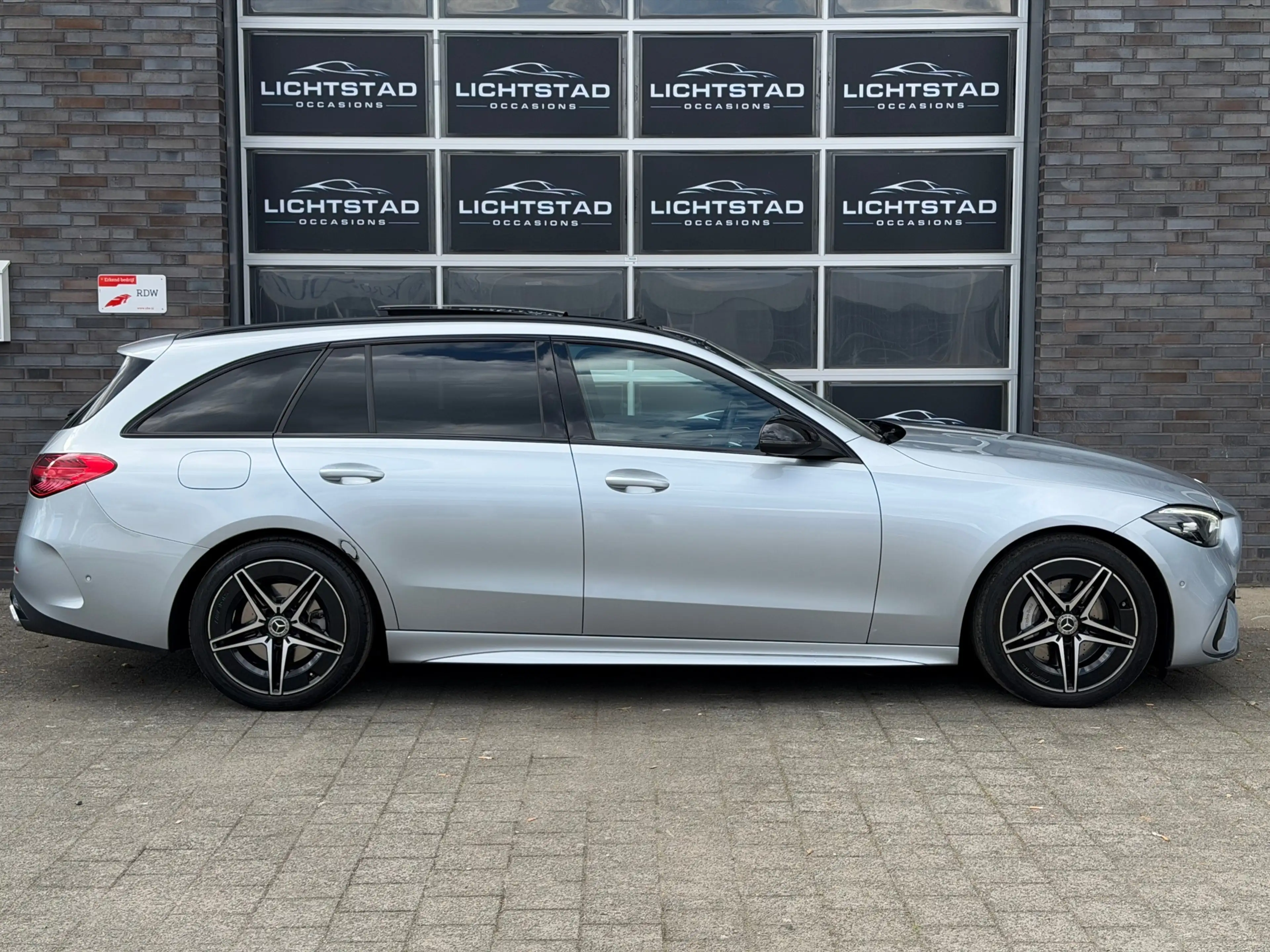 Mercedes-Benz C 200 Estate AMG Line PANO CRUISE SFEERVERLICHTING 100% — photo 11
