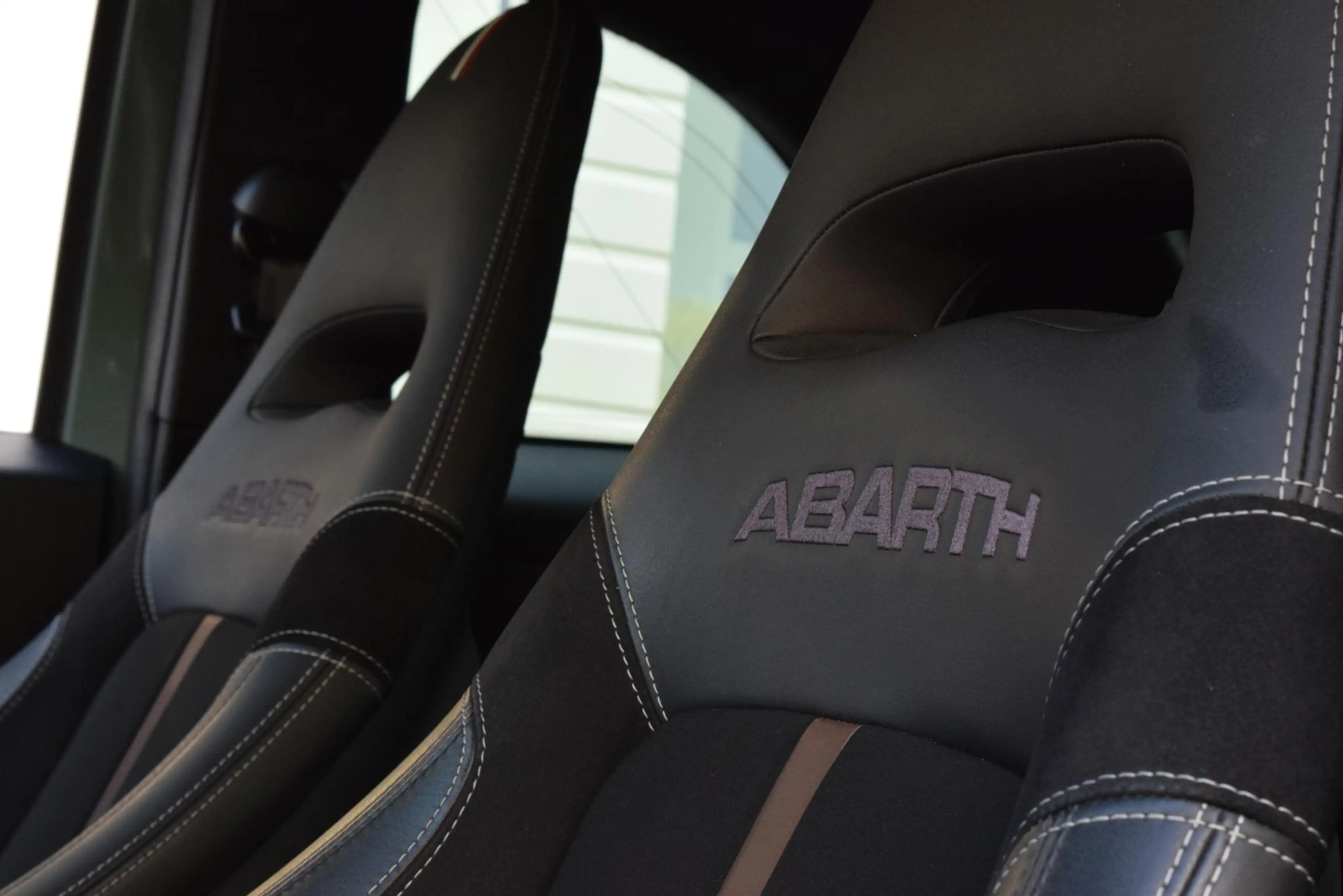 Fiat 500 Abarth 1.4 T-Jet 180pk Abarth|70th Anniversary|1 van 1949 — photo 25