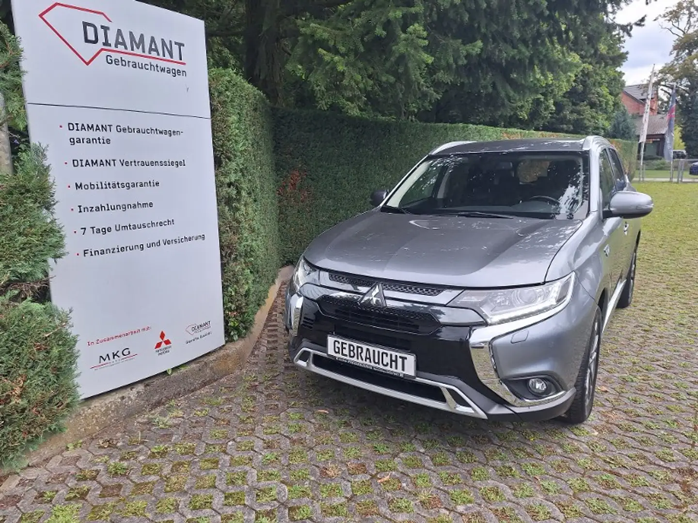 Mitsubishi Outlander Outlander Plug-in Hybrid BASIS 2.4 MIVEC 4WD Grau - 1