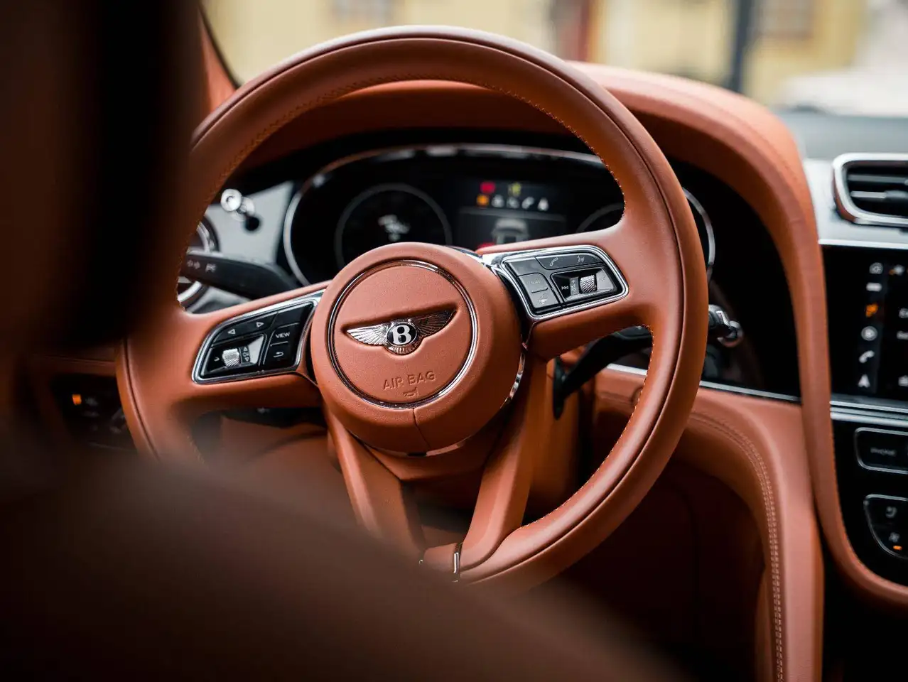 Bentley Bentayga 2022 — фото 14