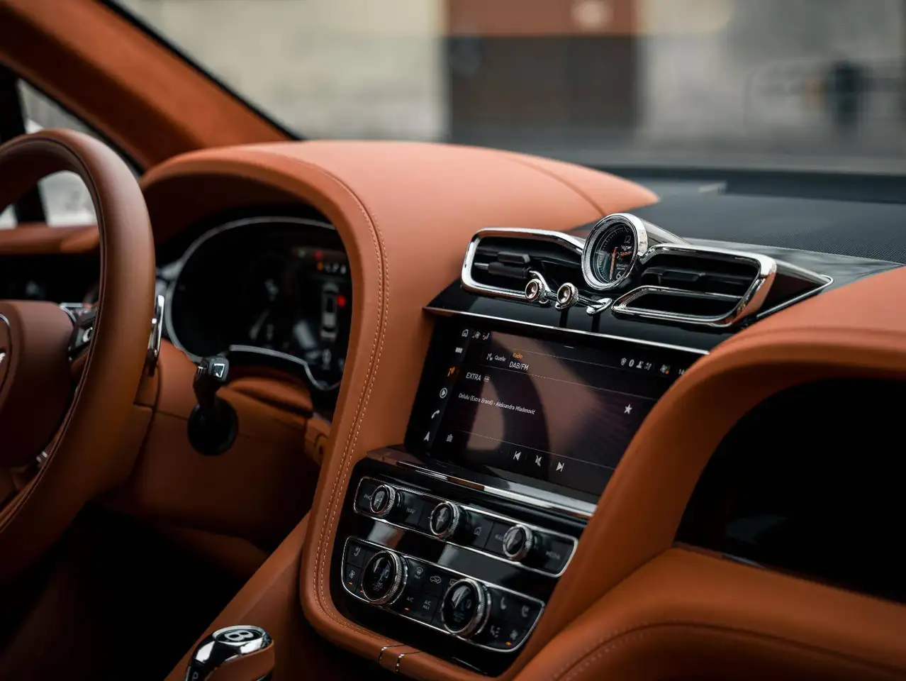 Bentley Bentayga 2022 — фото 13