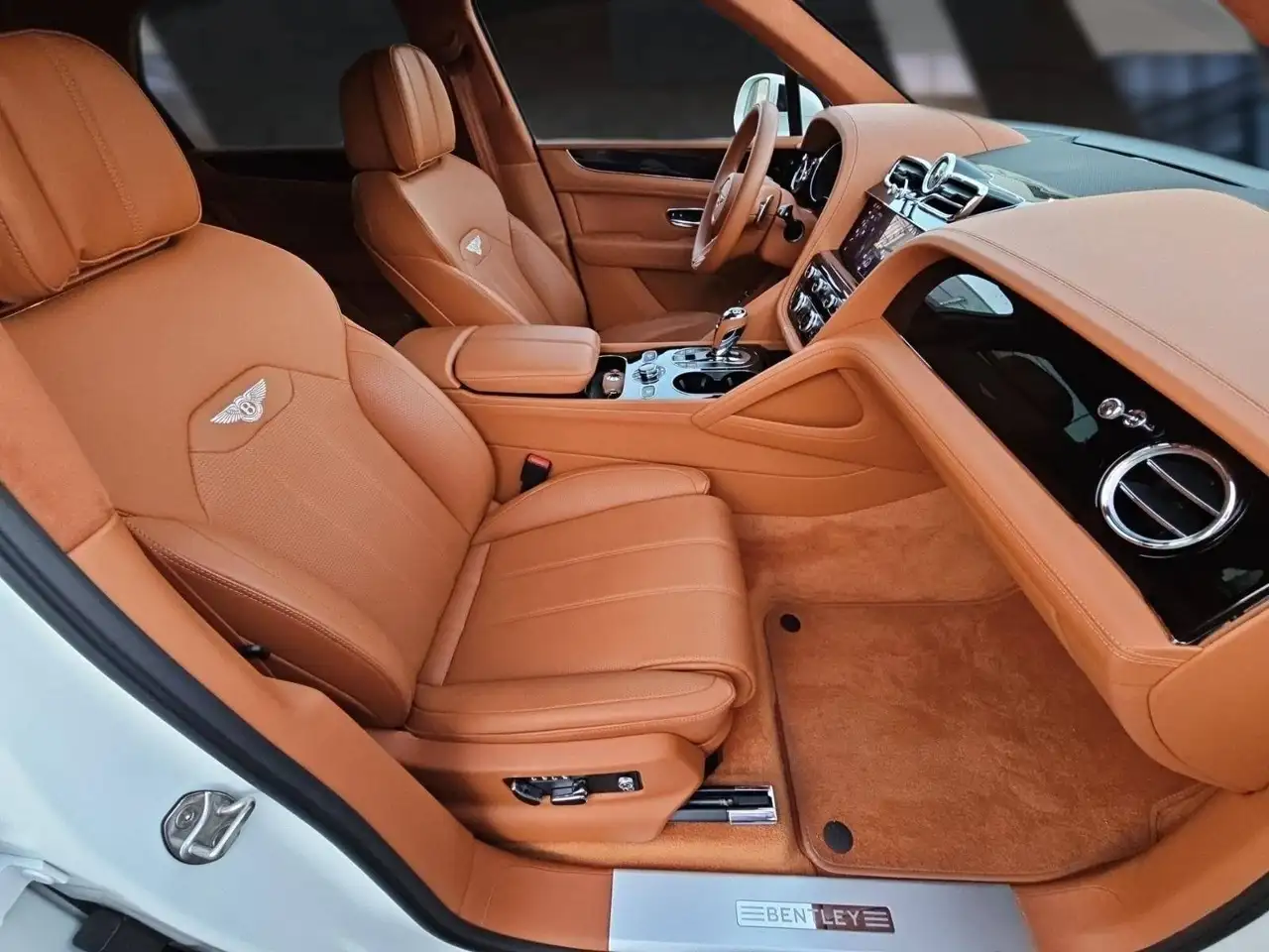 Bentley Bentayga 2022 — фото 10