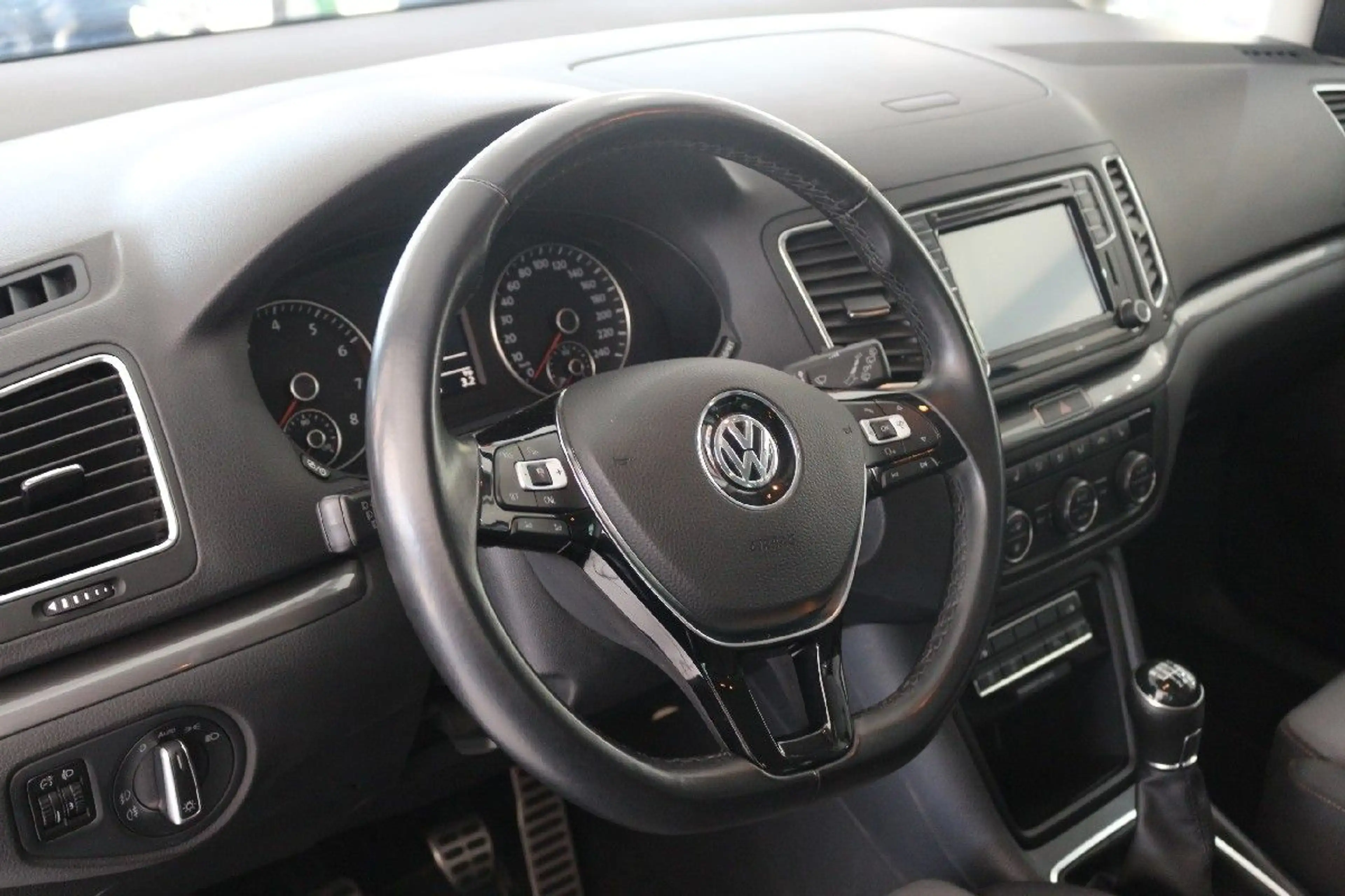 Volkswagen Sharan 1.4 TSI - Navi-Kamera-7Sitze-AHK-1Hand — photo 8