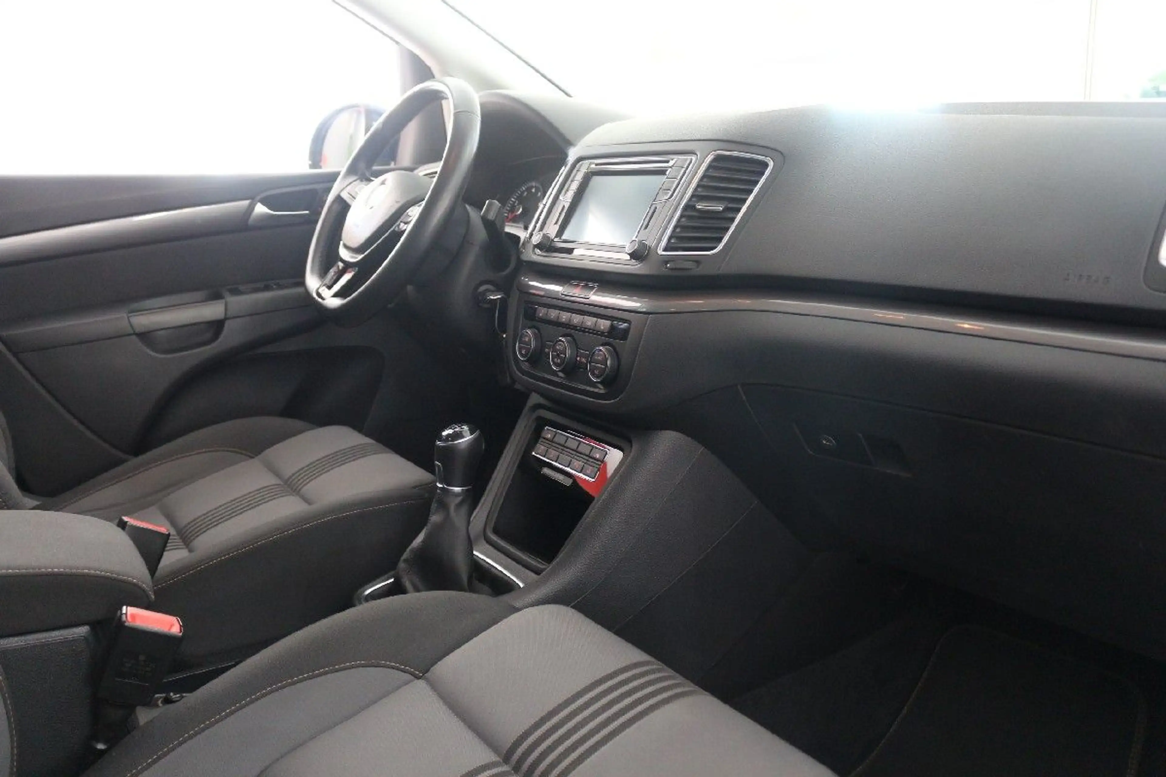 Volkswagen Sharan 1.4 TSI - Navi-Kamera-7Sitze-AHK-1Hand — photo 10