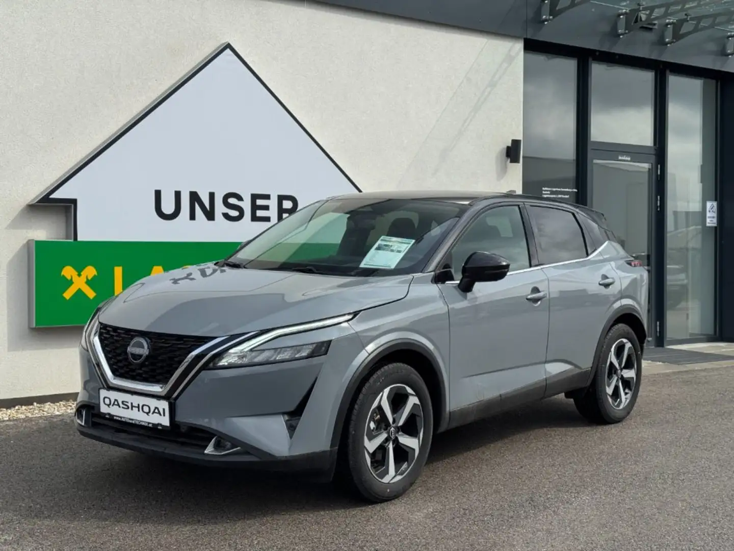 Nissan Qashqai 1.3DIG-T 158PS X-Tronic 4WD N-Connecta Schwarz - 1