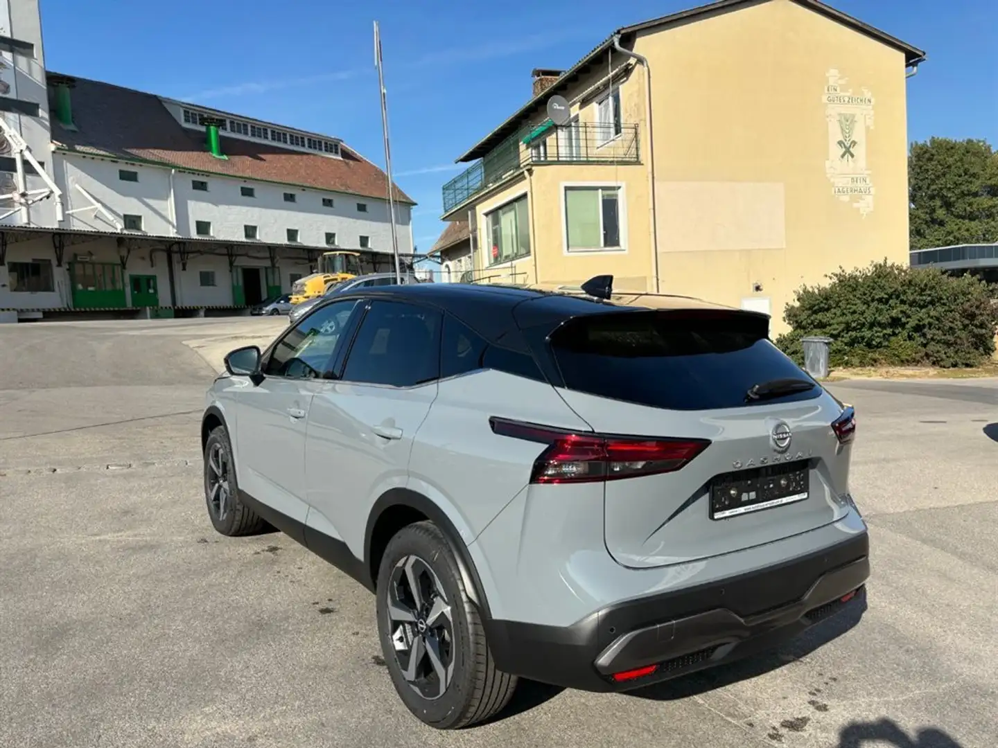 Nissan Qashqai 1.3DIG-T 158PS X-Tronic 4WD N-Connecta Negro - 2