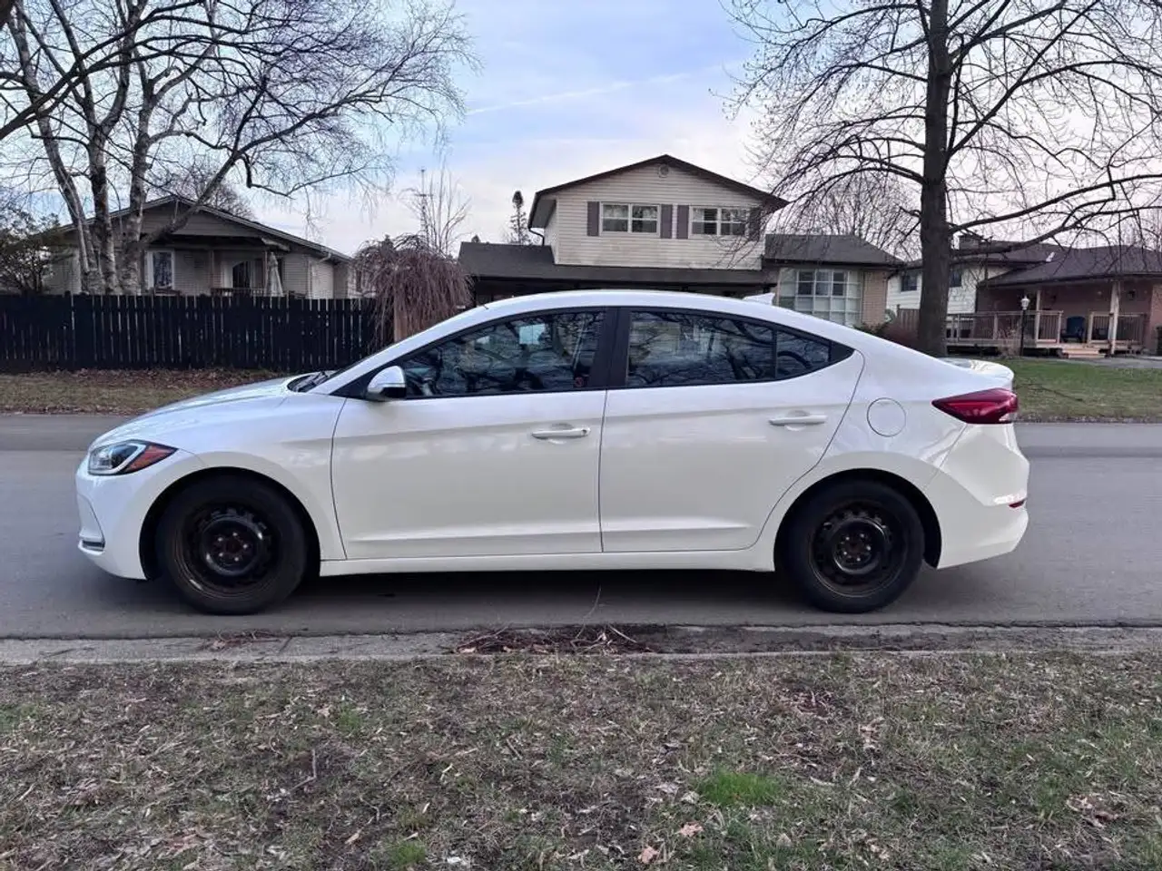 Hyundai ELANTRA снимка Hyundai ELANTRA
