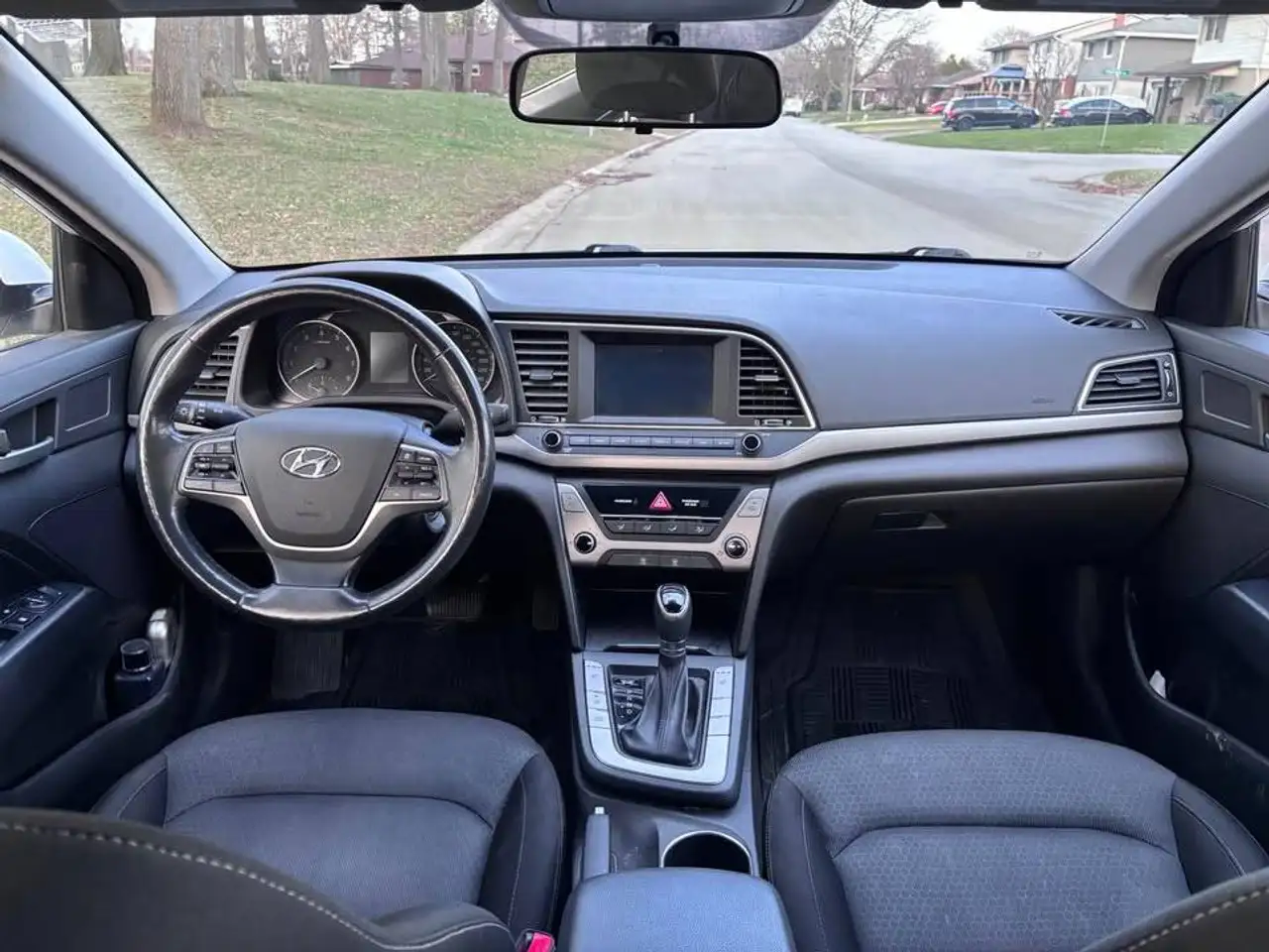 Hyundai ELANTRA снимка Hyundai ELANTRA