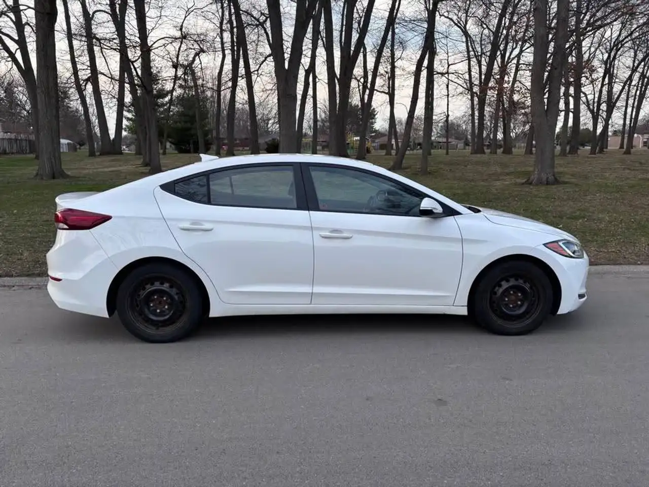 Hyundai ELANTRA снимка Hyundai ELANTRA