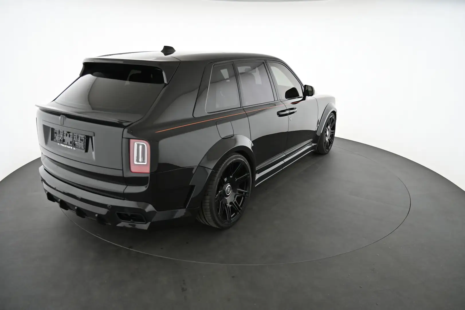 Rolls-Royce Cullinan BLACK BADGE NOVITEC OVERDOSE WIDEBODY Schwarz - 2