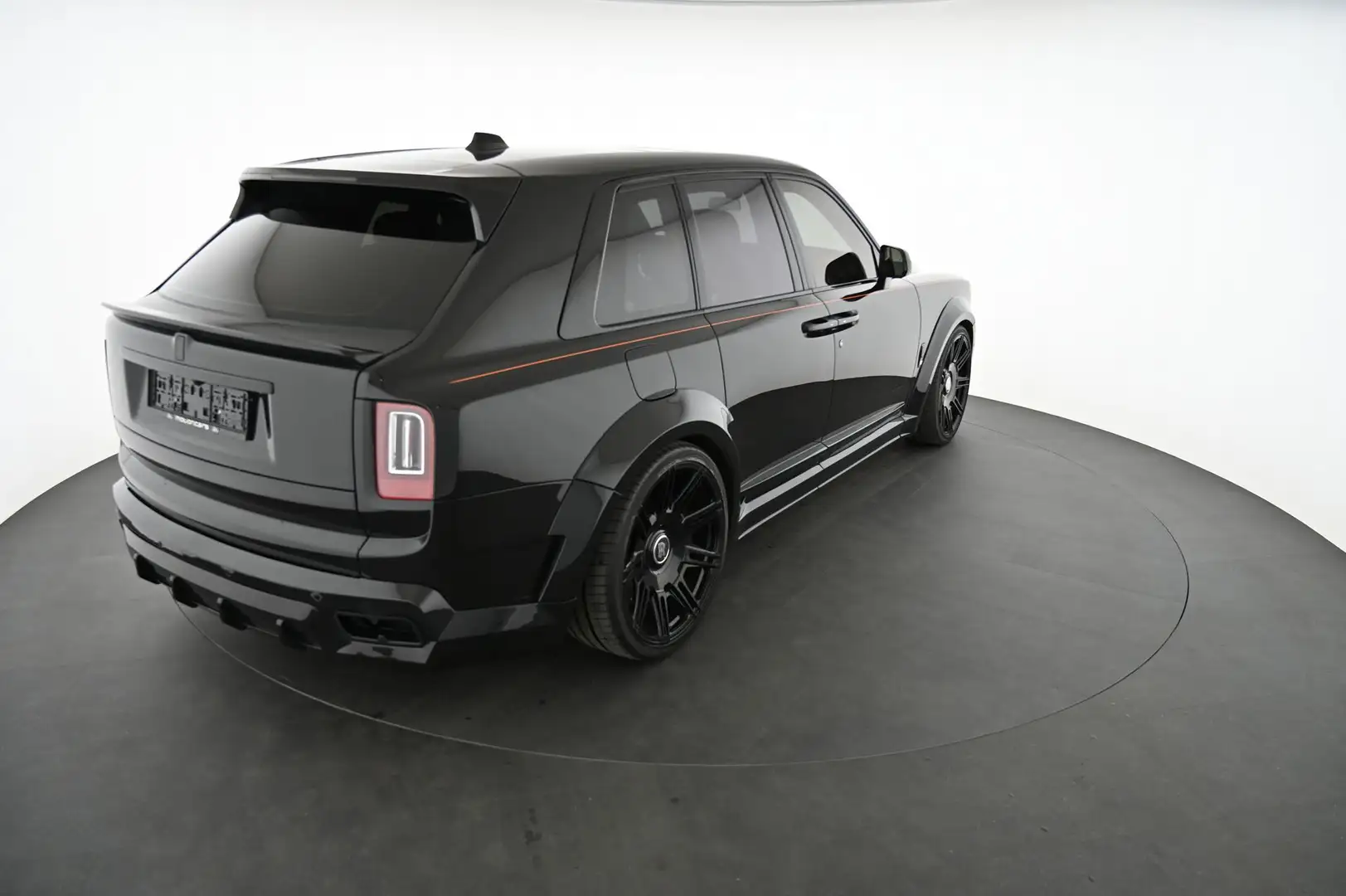 Rolls-Royce Cullinan BLACK BADGE NOVITEC OVERDOSE WIDEBODY Schwarz - 2