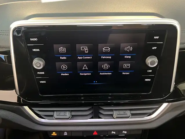 Volkswagen T-Roc view 11