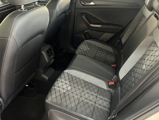 Volkswagen T-Roc view 19