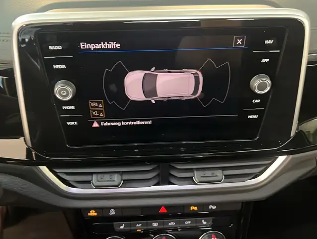 Volkswagen T-Roc view 15