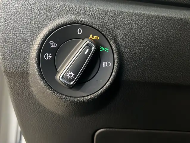 Volkswagen T-Roc view 6