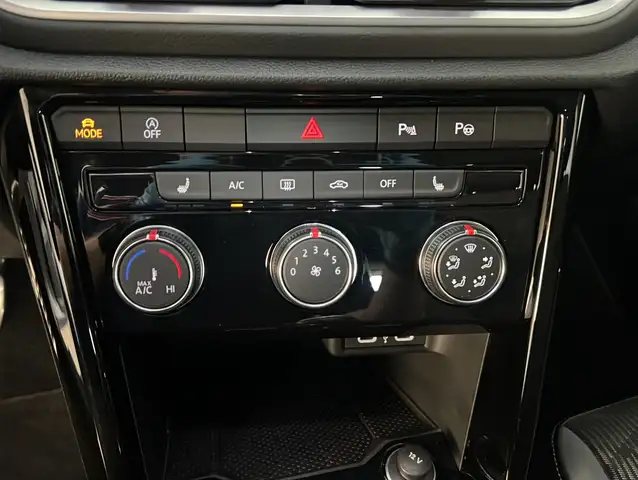 Volkswagen T-Roc view 8